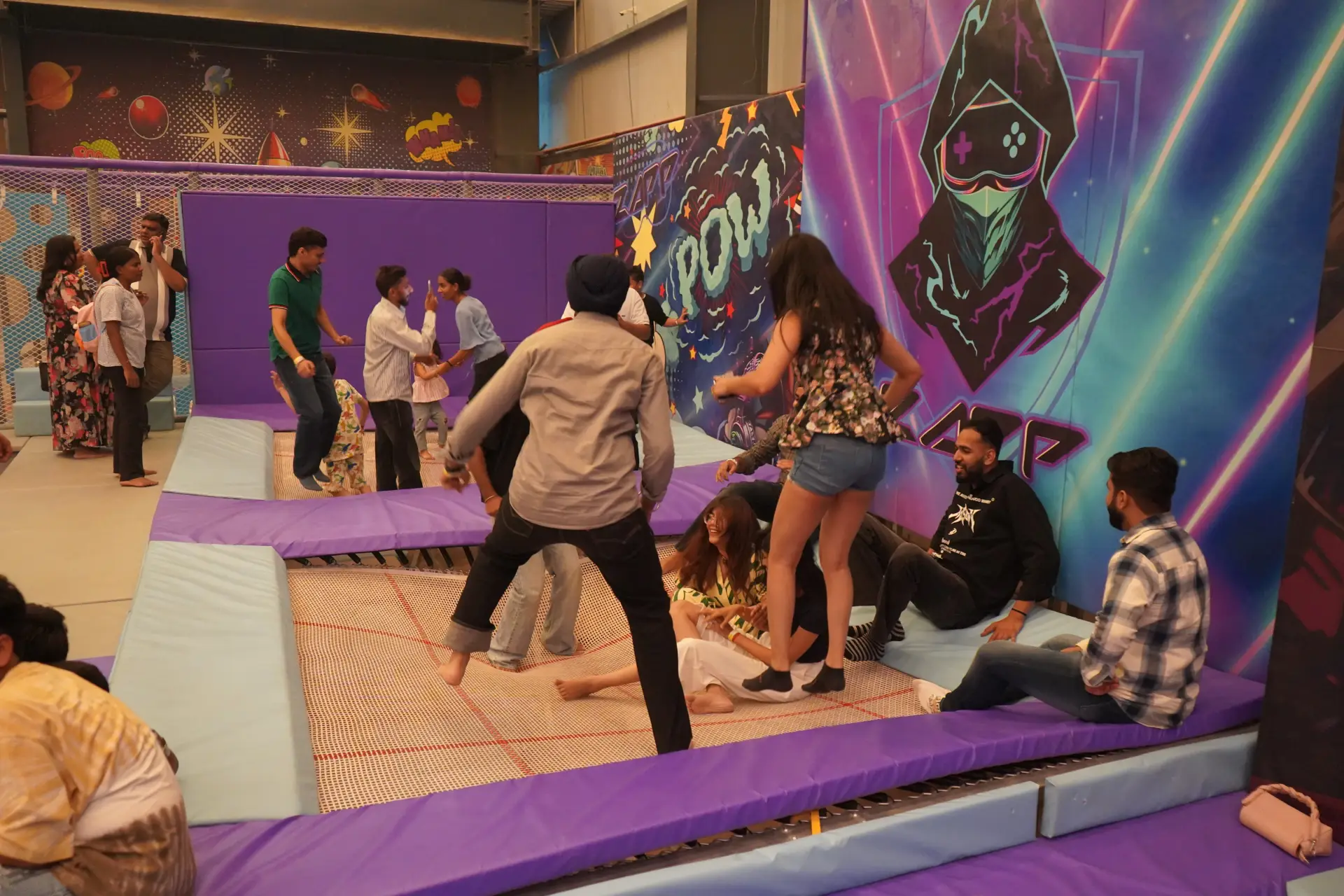 Trampoline main
